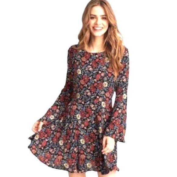 American Eagle Outfitters Dresses & Skirts - American Eagle bell sleeve floral keyhole Swing dress xs Spring Summer